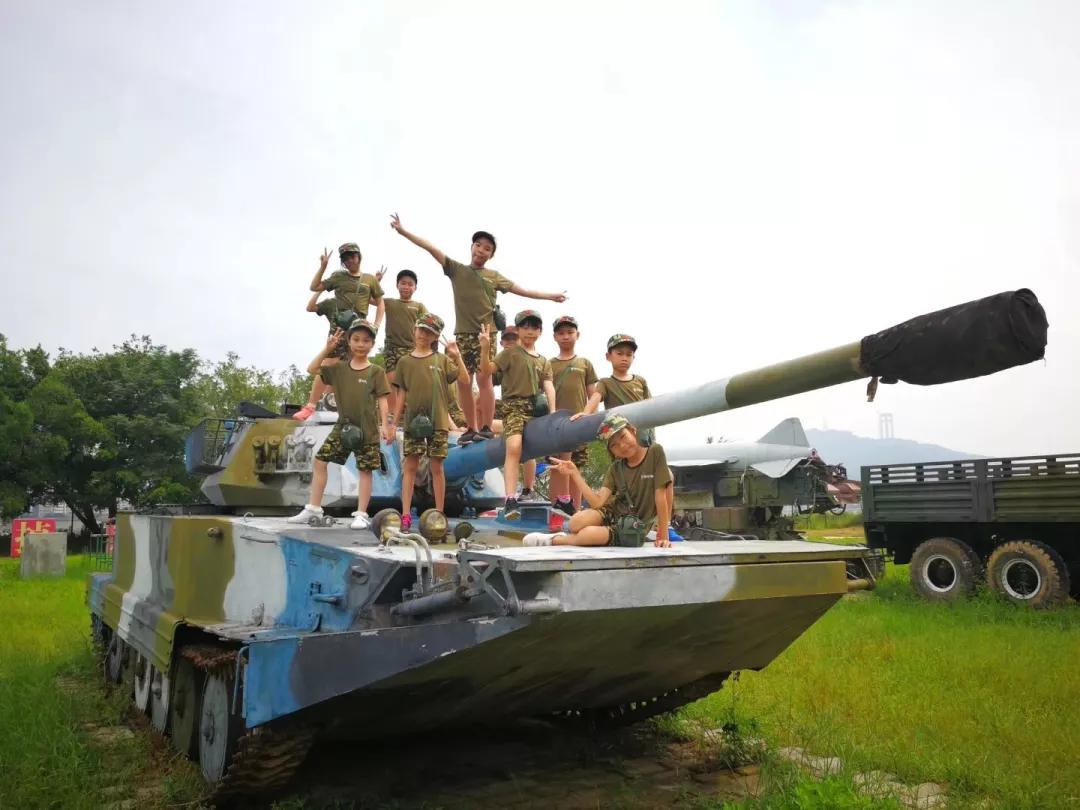 英姿颯爽小警察，精彩別樣夏令營(yíng)