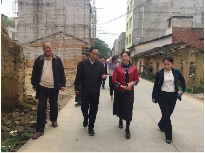 市總工會黨組書記、常務副主席梁耀忠到掛點幫扶村調研