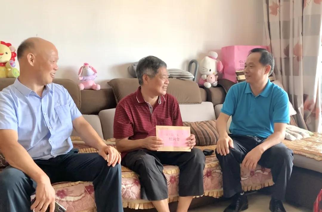 梧州市總工會開展豐富多彩黨日活動慶七一