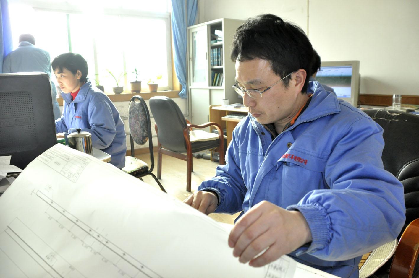 梧州職工：以勞模為榜樣，做好本職工作