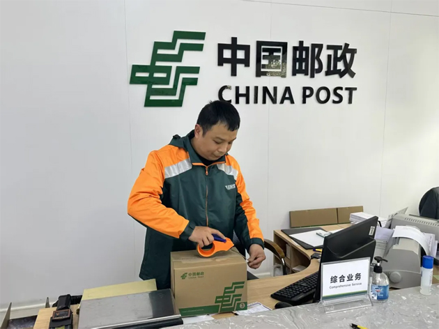 【勞模風(fēng)采】以 “郵” 為筆，繪就鄉(xiāng)村振興與暖心服務(wù)畫(huà)卷——記全國(guó)勞動(dòng)模范朱哲
