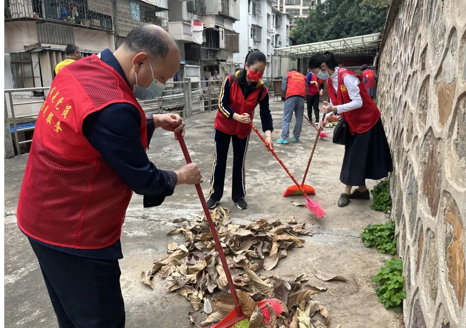 群力協(xié)作同清潔，學(xué)習(xí)雷鋒好榜樣
