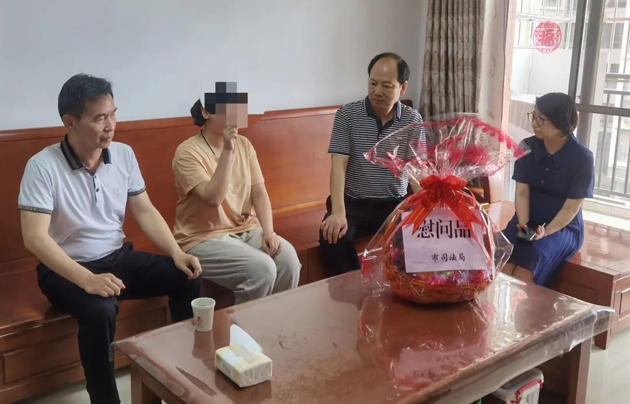 走訪慰問傳真情 深切關(guān)懷鼓干勁丨市總工會開展女職工系列走訪慰問活動