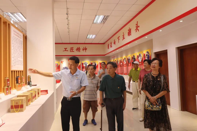 退休不褪色，丹心永向黨丨市總工會退休黨支部開展主題黨日活動