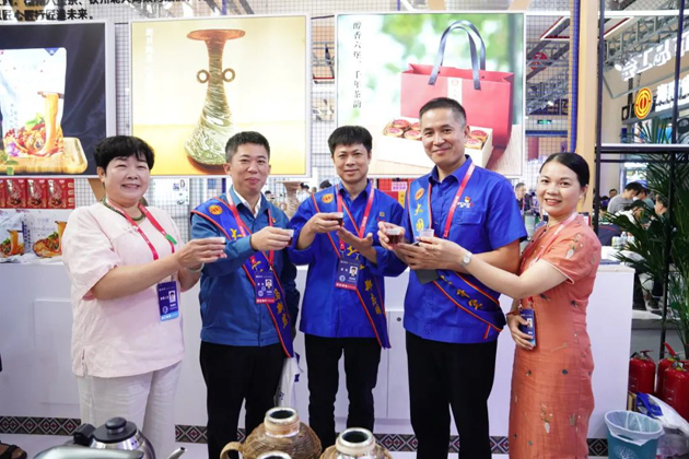 梧茶飄香展魅力，技能創(chuàng)新眾人捧丨梧州六堡茶亮相第二屆大國工匠創(chuàng)新交流大會