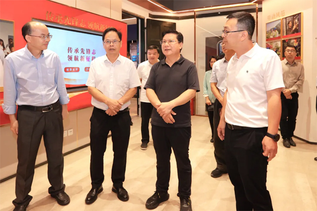 管理年在梧州市溝通交流工作時(shí)強(qiáng)調(diào) 總結(jié)提煉產(chǎn)改工作經(jīng)驗(yàn)做法 不斷促進(jìn)產(chǎn)業(yè)工人成長(zhǎng)成才