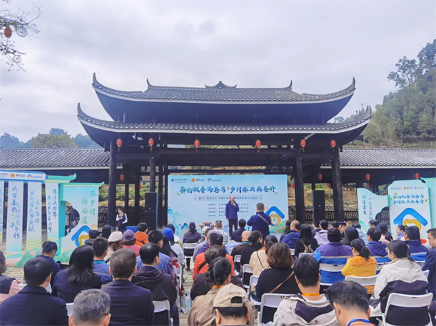 茶韻飄香滿港灣 鄉(xiāng)村振興畫卷開 | 市總工會(huì)和建行梧州分行聯(lián)合開展助力鄉(xiāng)村振興公益行活動(dòng)