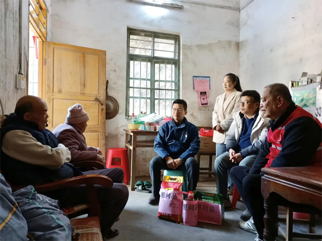 市總工會(huì)深入掛點(diǎn)村開展春節(jié)慰問活動(dòng)