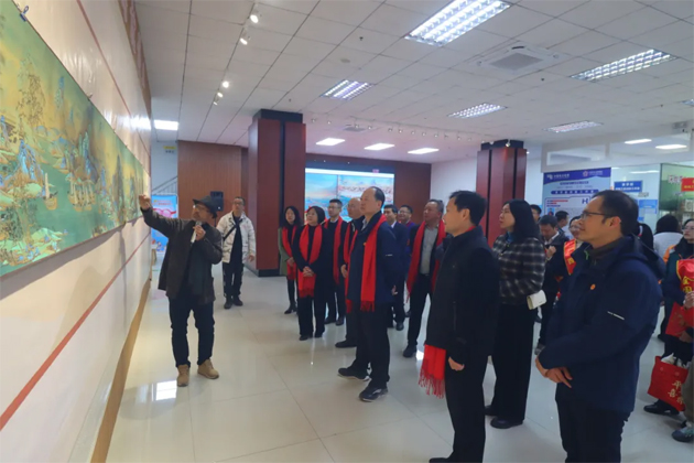 長卷畫《萬里茶船古道圖》在市職工之家展出引起轟動(dòng)