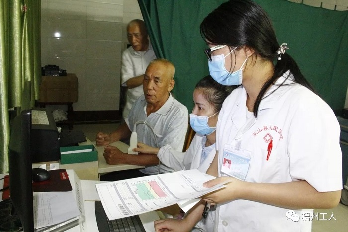 蒙山縣總工會組織勞模體檢