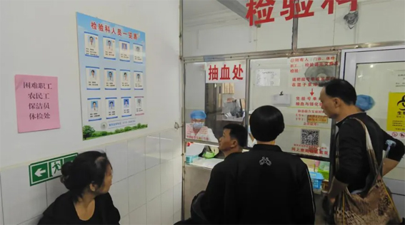 龍圩區(qū)總工會(huì)為困難職工、農(nóng)民工等群體人員開(kāi)展免費(fèi)體檢活動(dòng)