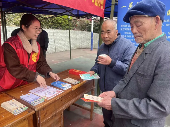 萬(wàn)秀區(qū)總工會(huì)開展春節(jié)“送萬(wàn)福、進(jìn)萬(wàn)家” 公益活動(dòng)